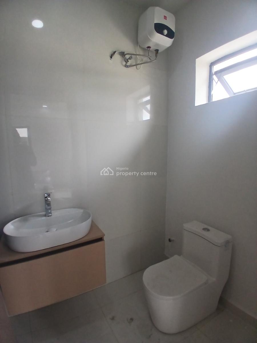 Newly Built and Serviced with 24/7 Power Supply 2 Bedroom En-suite Fla, Lekki Phase 1, Lekki, Lagos, Flat / Apartment for Rent