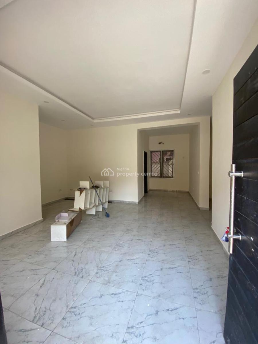 Spacious 3 Bedroom Apartment, Rhs, Lekki Phase 1, Lekki, Lagos, Flat / Apartment for Rent