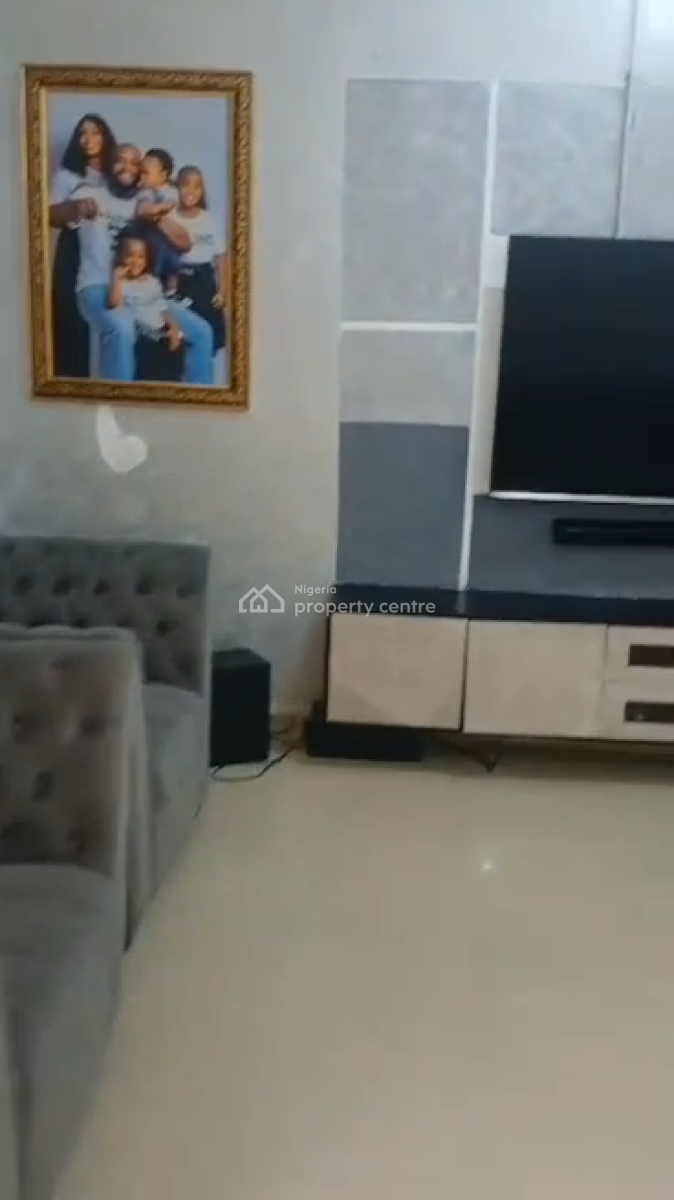 Distress 3 Bedroom  with a Bq, Lekki Gardens Phase 1 Lagos, Lekki Phase 1, Lekki, Lagos, Flat / Apartment for Sale