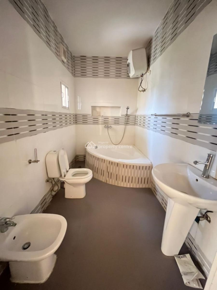 4 Bedroom Terrace Duplex and a Bq, Guzape District, Abuja, Terraced Duplex for Sale