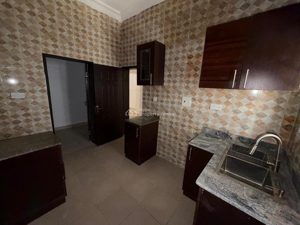 Executive 3-bedroom Apartment, Off Freedom Way, Lekki Phase 1, Lekki, Lagos, Flat / Apartment for Rent