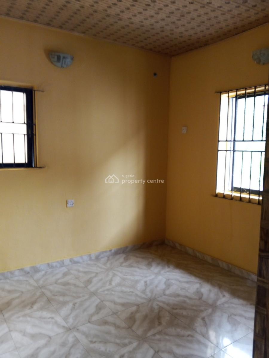 Clean 2 Bedroom, Hotel Bus Stop Bucknor Estate Jakande Axis., Isolo, Lagos, Flat / Apartment for Rent