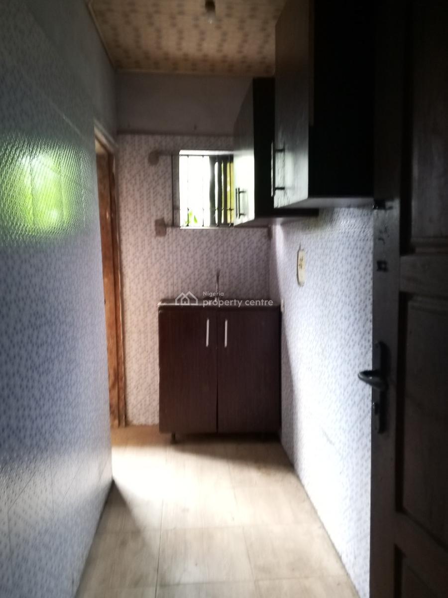 Clean 2 Bedroom, Hotel Bus Stop Bucknor Estate Jakande Axis., Isolo, Lagos, Flat / Apartment for Rent