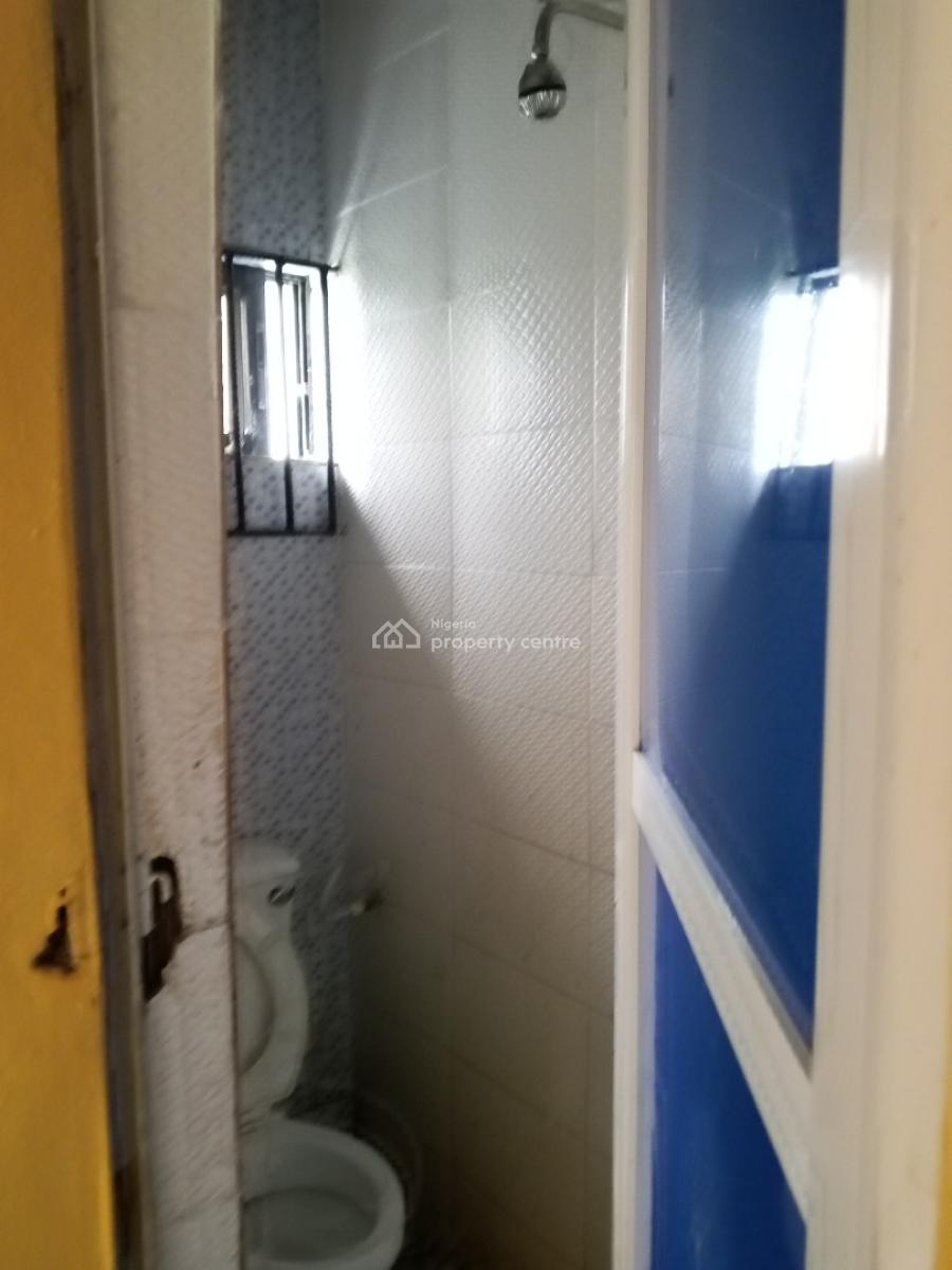 Clean 2 Bedroom, Hotel Bus Stop Bucknor Estate Jakande Axis., Isolo, Lagos, Flat / Apartment for Rent
