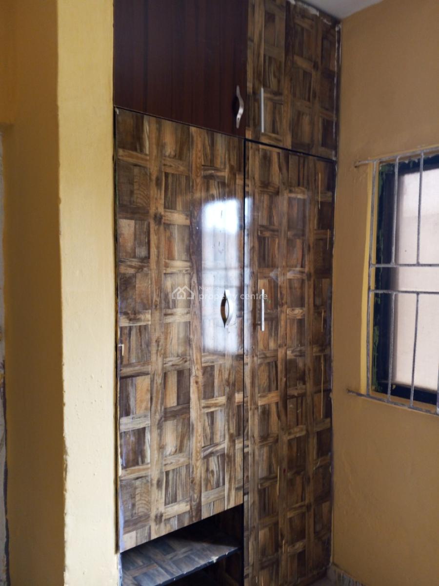 Clean 2 Bedroom, Hotel Bus Stop Bucknor Estate Jakande Axis., Isolo, Lagos, Flat / Apartment for Rent