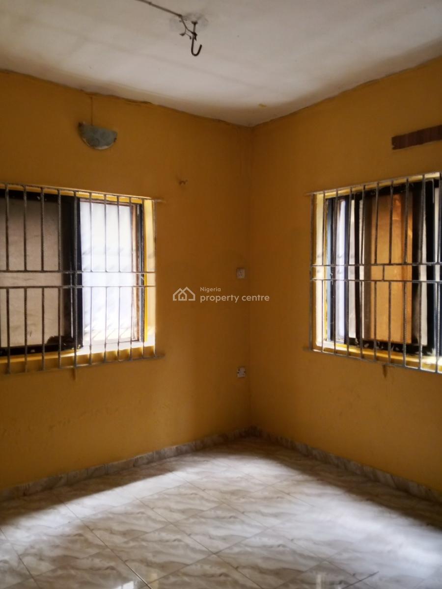 Clean 2 Bedroom, Hotel Bus Stop Bucknor Estate Jakande Axis., Isolo, Lagos, Flat / Apartment for Rent