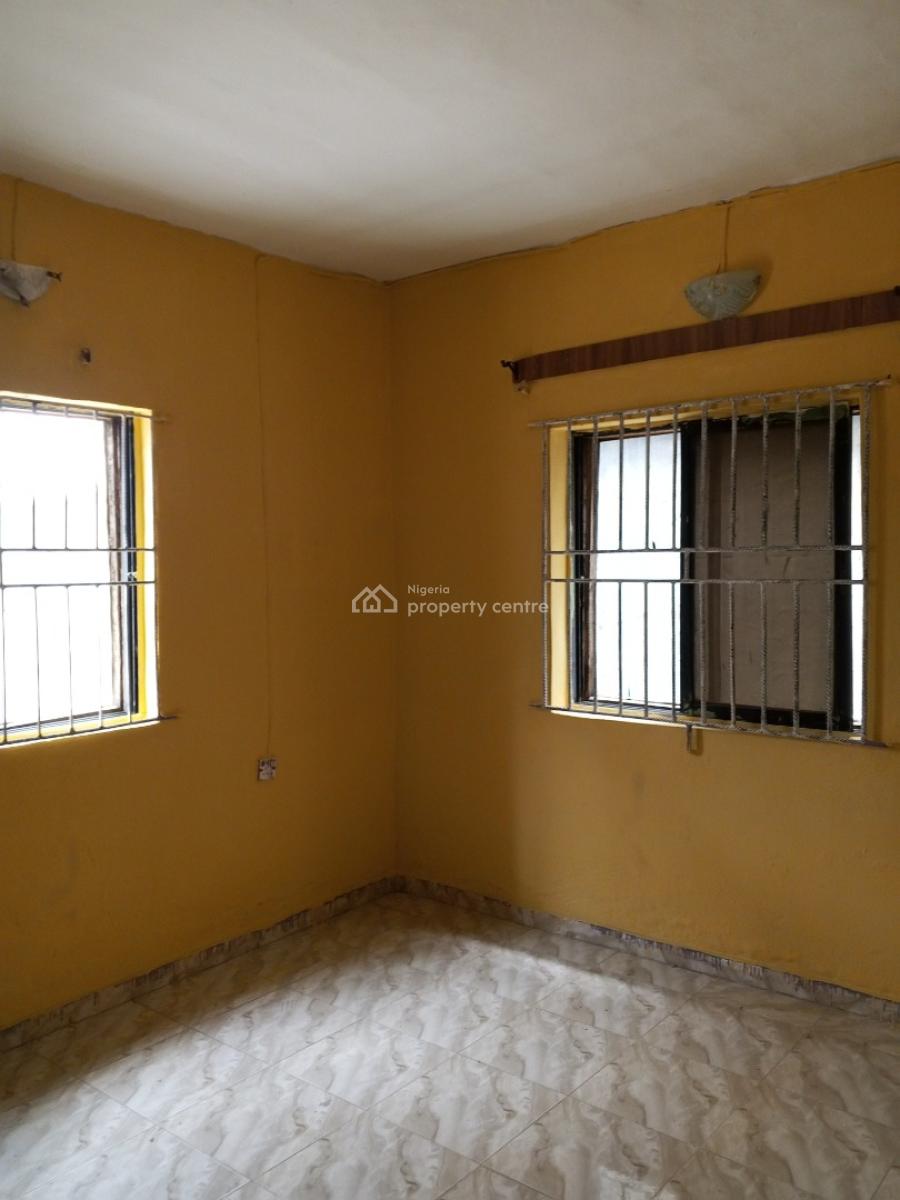 Clean 2 Bedroom, Hotel Bus Stop Bucknor Estate Jakande Axis., Isolo, Lagos, Flat / Apartment for Rent