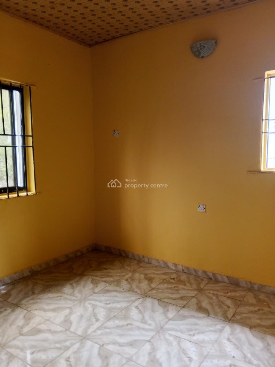 Clean 2 Bedroom, Hotel Bus Stop Bucknor Estate Jakande Axis., Isolo, Lagos, Flat / Apartment for Rent