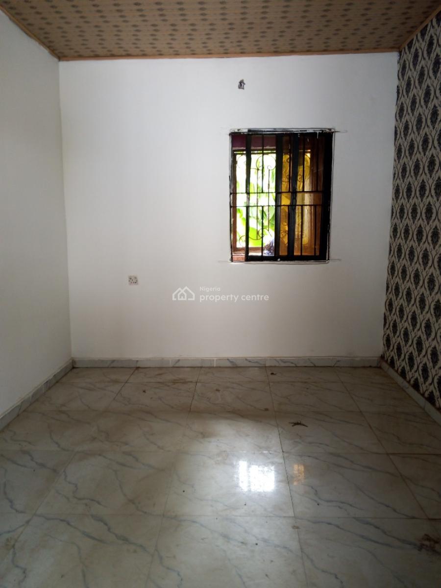 Clean 2 Bedroom, Hotel Bus Stop Bucknor Estate Jakande Axis., Isolo, Lagos, Flat / Apartment for Rent