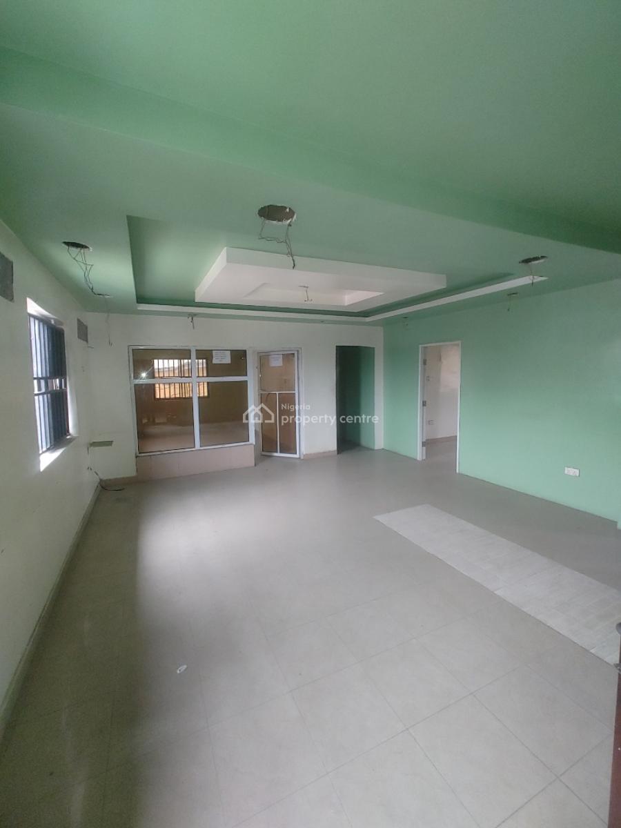 Spacious Shop Along Express Way. with 2 Toilet and 4 Rooms, Ogidan, Sangotedo, Ajah, Lagos, Shop for Rent