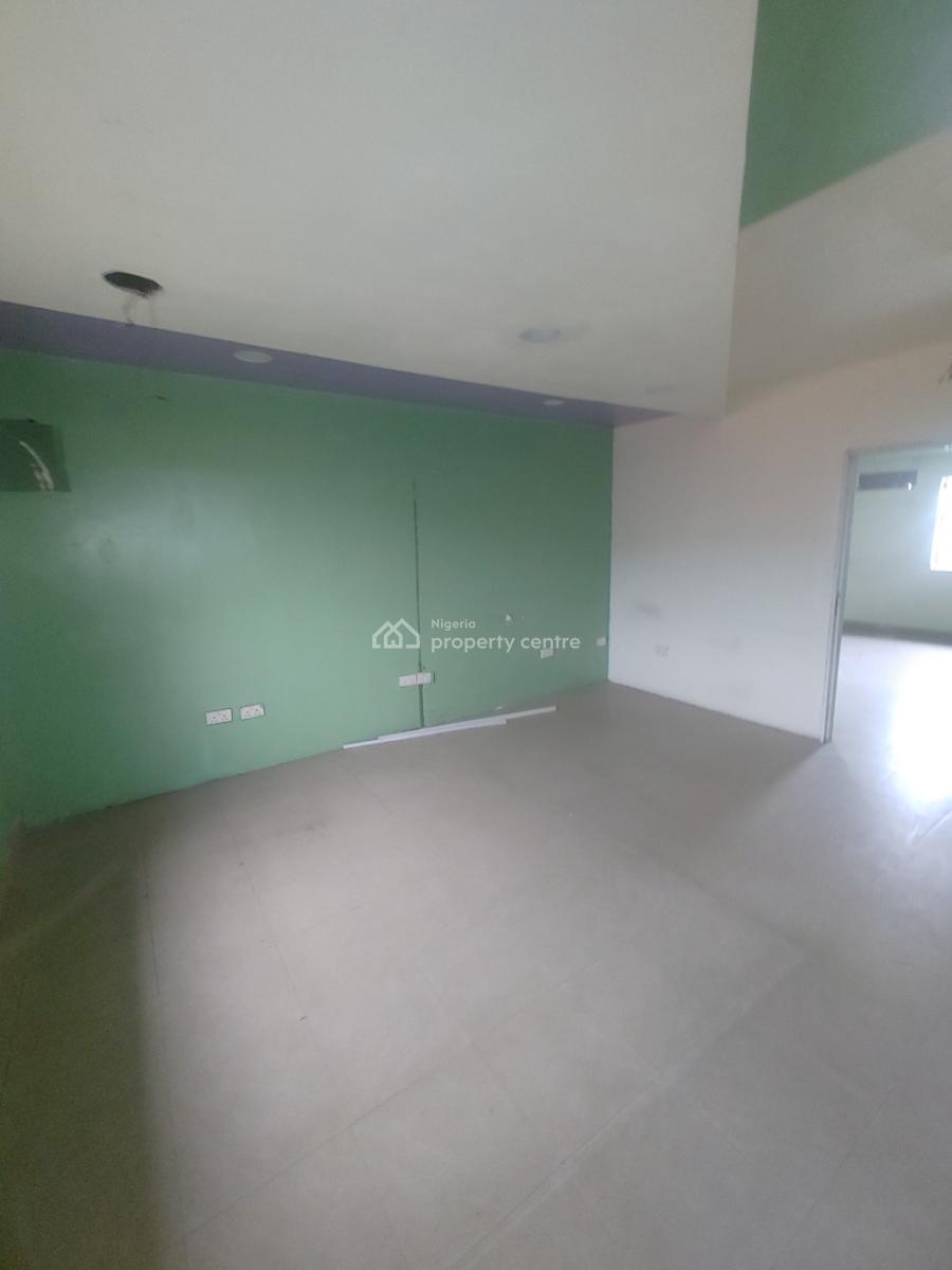 Spacious Shop Along Express Way. with 2 Toilet and 4 Rooms, Ogidan, Sangotedo, Ajah, Lagos, Shop for Rent