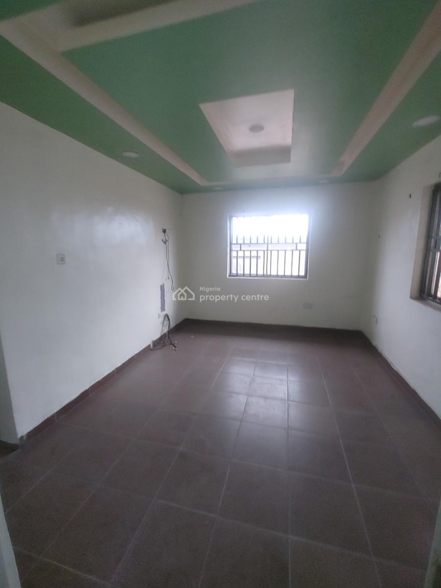 Spacious Shop Along Express Way. with 2 Toilet and 4 Rooms, Ogidan, Sangotedo, Ajah, Lagos, Shop for Rent