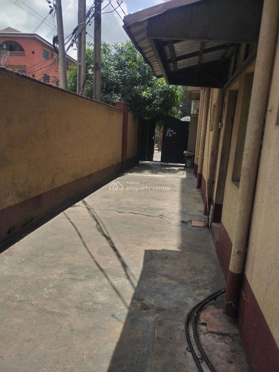 3 Bedroom Office Space in a Commercial Building, Off Herbert Macaulay /off Muritala Muhammed Way, Alagomeji, Yaba, Lagos, Office Space for Rent