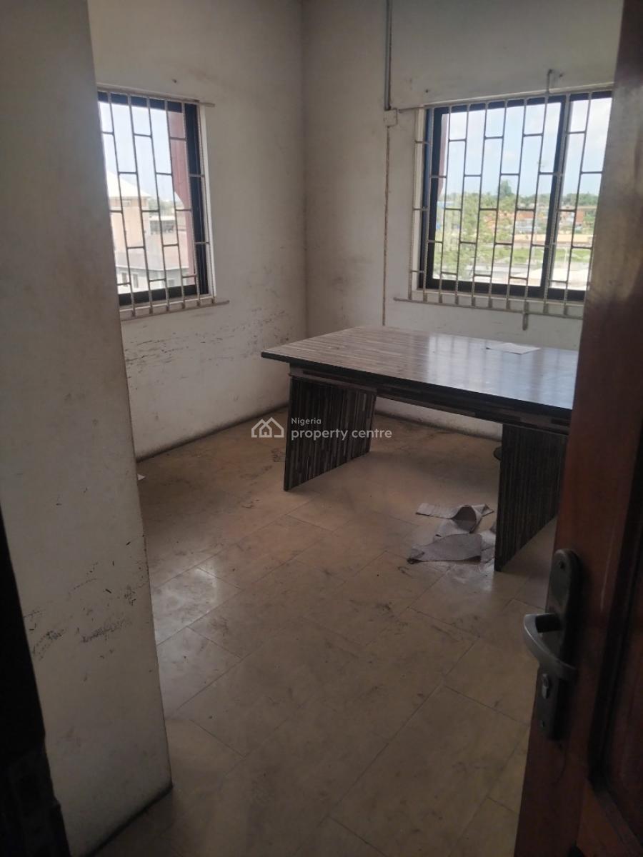 3 Bedroom Office Space in a Commercial Building, Off Herbert Macaulay /off Muritala Muhammed Way, Alagomeji, Yaba, Lagos, Office Space for Rent