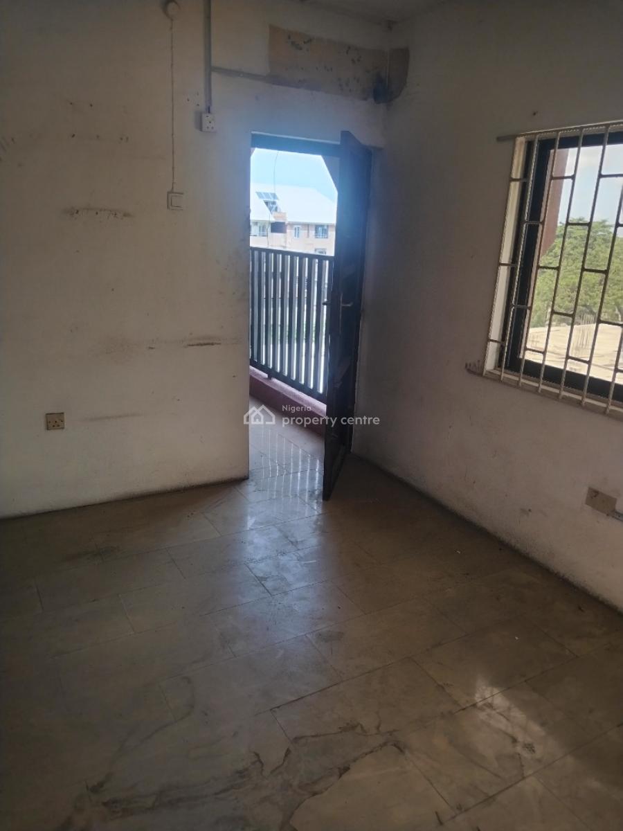 3 Bedroom Office Space in a Commercial Building, Off Herbert Macaulay /off Muritala Muhammed Way, Alagomeji, Yaba, Lagos, Office Space for Rent
