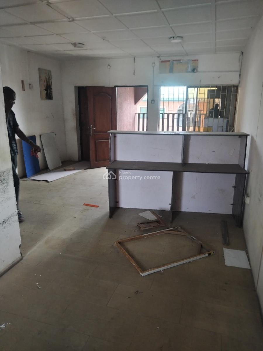 3 Bedroom Office Space in a Commercial Building, Off Herbert Macaulay /off Muritala Muhammed Way, Alagomeji, Yaba, Lagos, Office Space for Rent