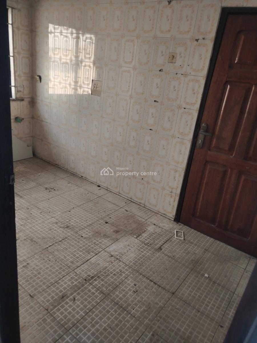 3 Bedroom Office Space in a Commercial Building, Off Herbert Macaulay /off Muritala Muhammed Way, Alagomeji, Yaba, Lagos, Office Space for Rent