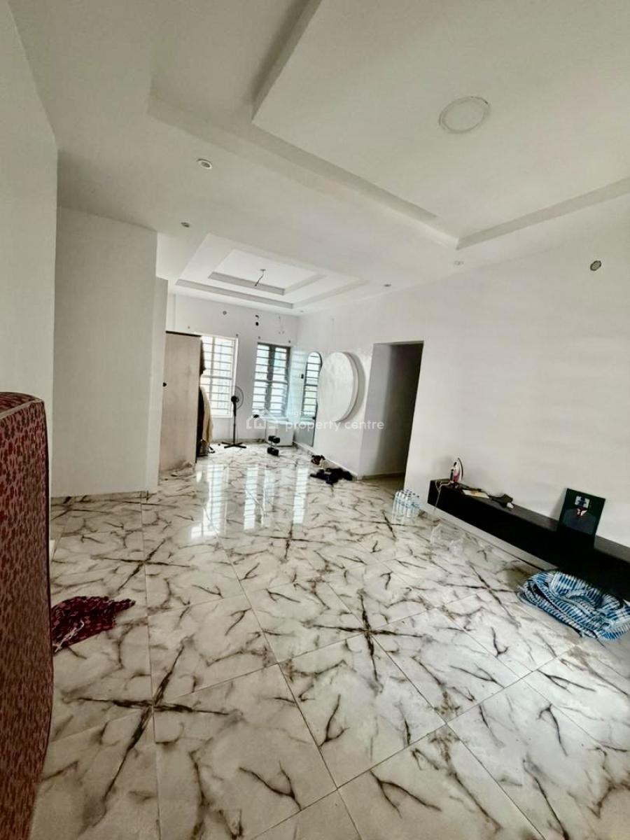 Spacious Upstairs in Secured Estate, Lcc, Lekki, Lagos, Flat / Apartment for Rent