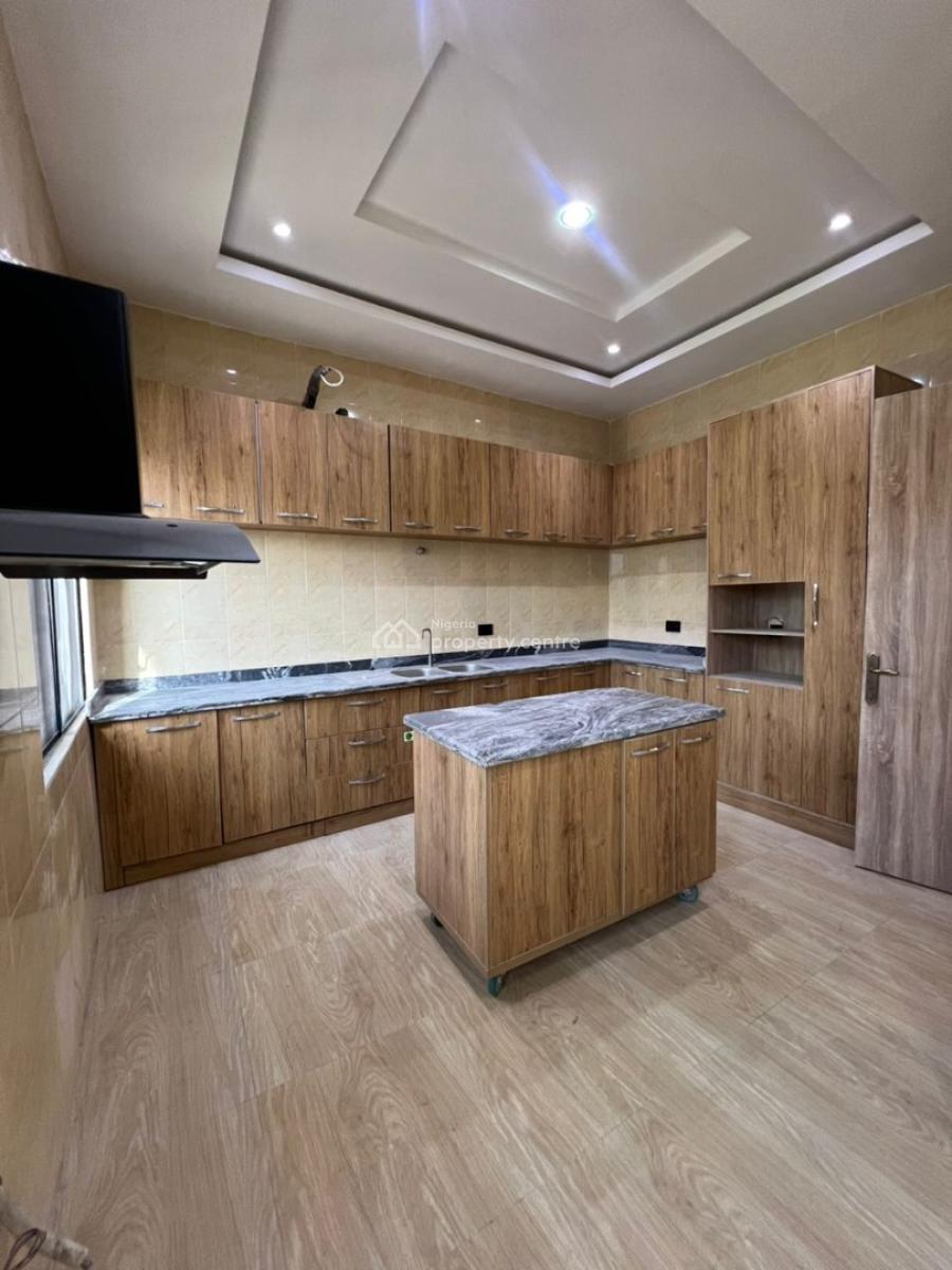 Luxury Spacious 5 Bedroom Penthouse with Bq, Lekki Phase 1, Lekki, Lagos, Flat / Apartment for Rent