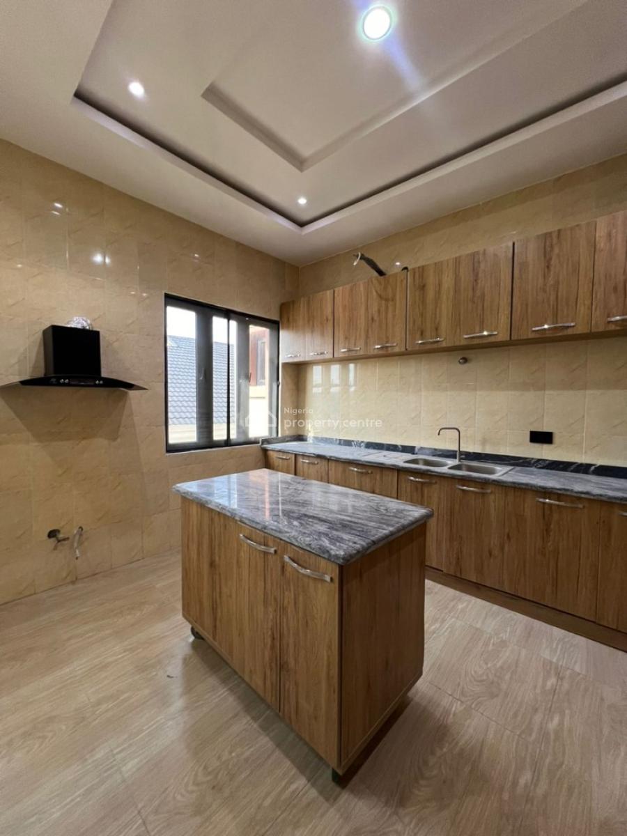 Luxury Spacious 5 Bedroom Penthouse with Bq, Lekki Phase 1, Lekki, Lagos, Flat / Apartment for Rent