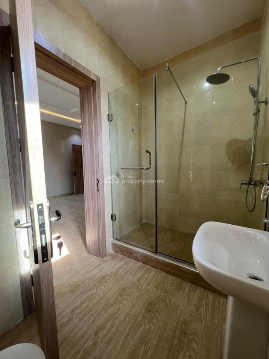 Luxury Spacious 5 Bedroom Penthouse with Bq, Lekki Phase 1, Lekki, Lagos, Flat / Apartment for Rent