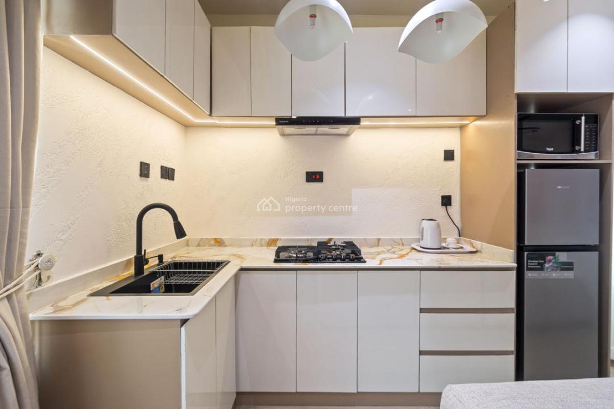 Luxury 1 Bedroom Apartment with Housekeeping and En-suite Rooms, Free Breakfast for 1,soccer Table,lounge Area,amazon, Lekki, Lagos, Flat / Apartment Short Let