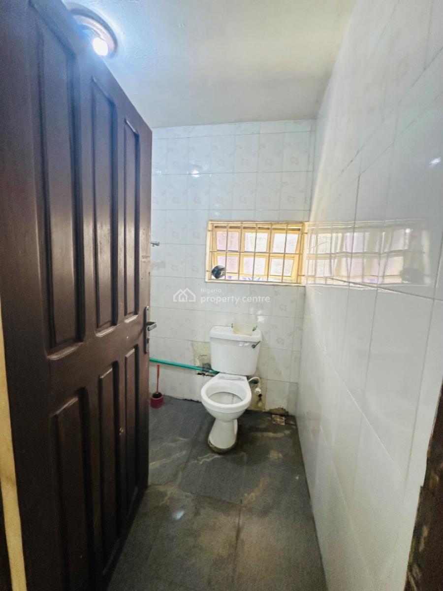 Work Space Measuring 90sqms, Ologolo, Lekki, Lagos, Commercial Property for Rent