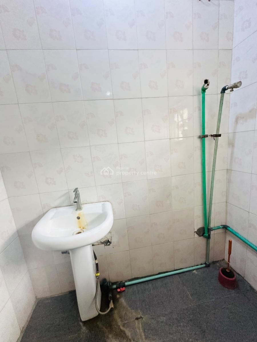 Work Space Measuring 90sqms, Ologolo, Lekki, Lagos, Commercial Property for Rent