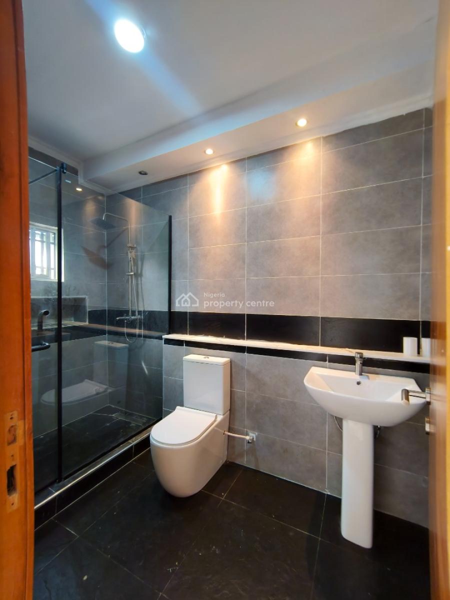 Luxury Serviced 4 Bedroom Maisonette Penthouse Plus Bq, Off Admiralty Road, Lekki, Lagos, Flat / Apartment for Rent