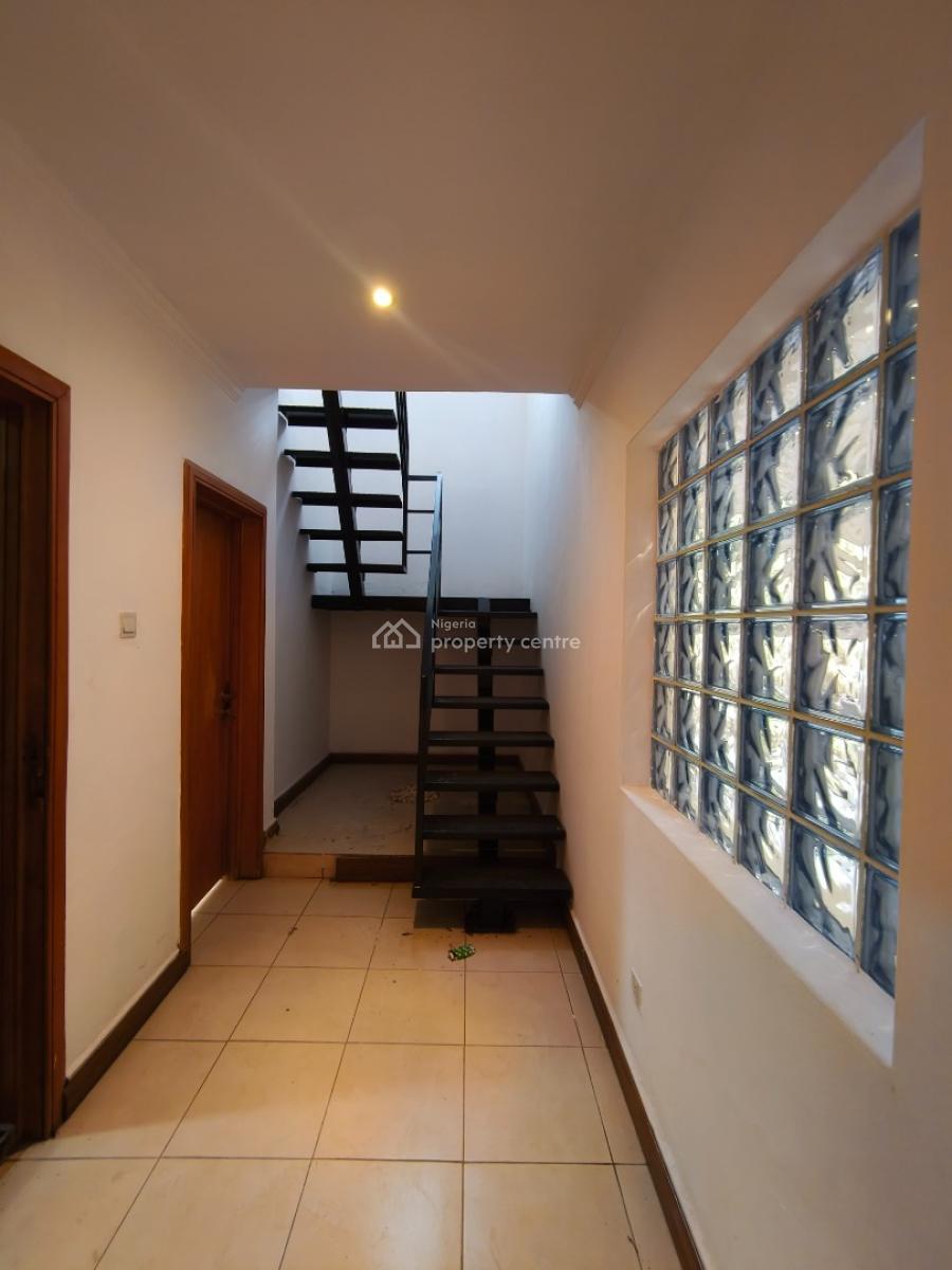 Luxury Serviced 4 Bedroom Maisonette Penthouse Plus Bq, Off Admiralty Road, Lekki, Lagos, Flat / Apartment for Rent