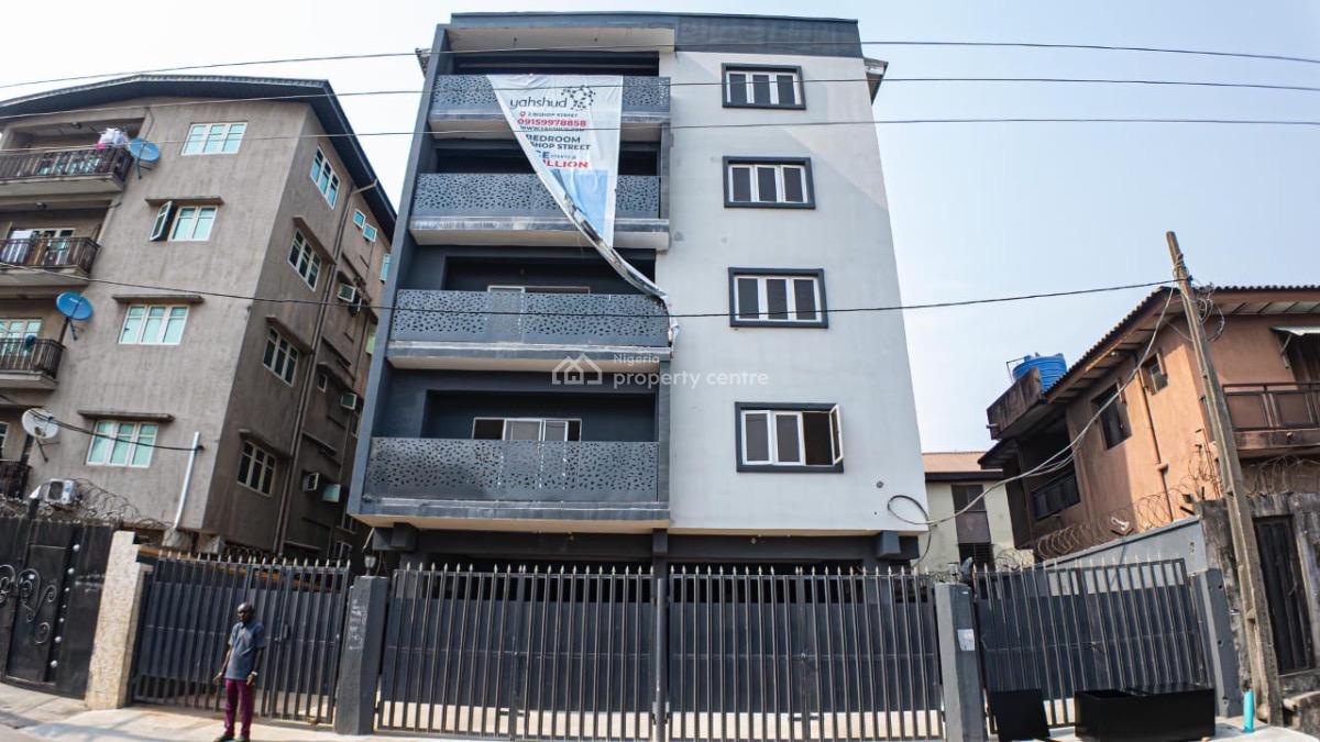 Well Maintained 3 Bedroom Apartment, Surulere, Lagos, Flat / Apartment for Sale