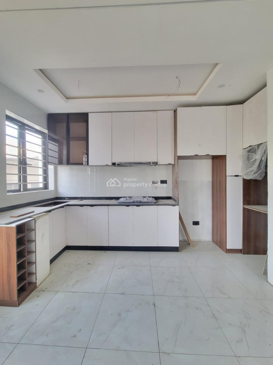 Spacious and Clean 2 Bedroom Apartment, East Estate, Agungi, Lekki, Lagos, Flat / Apartment for Sale