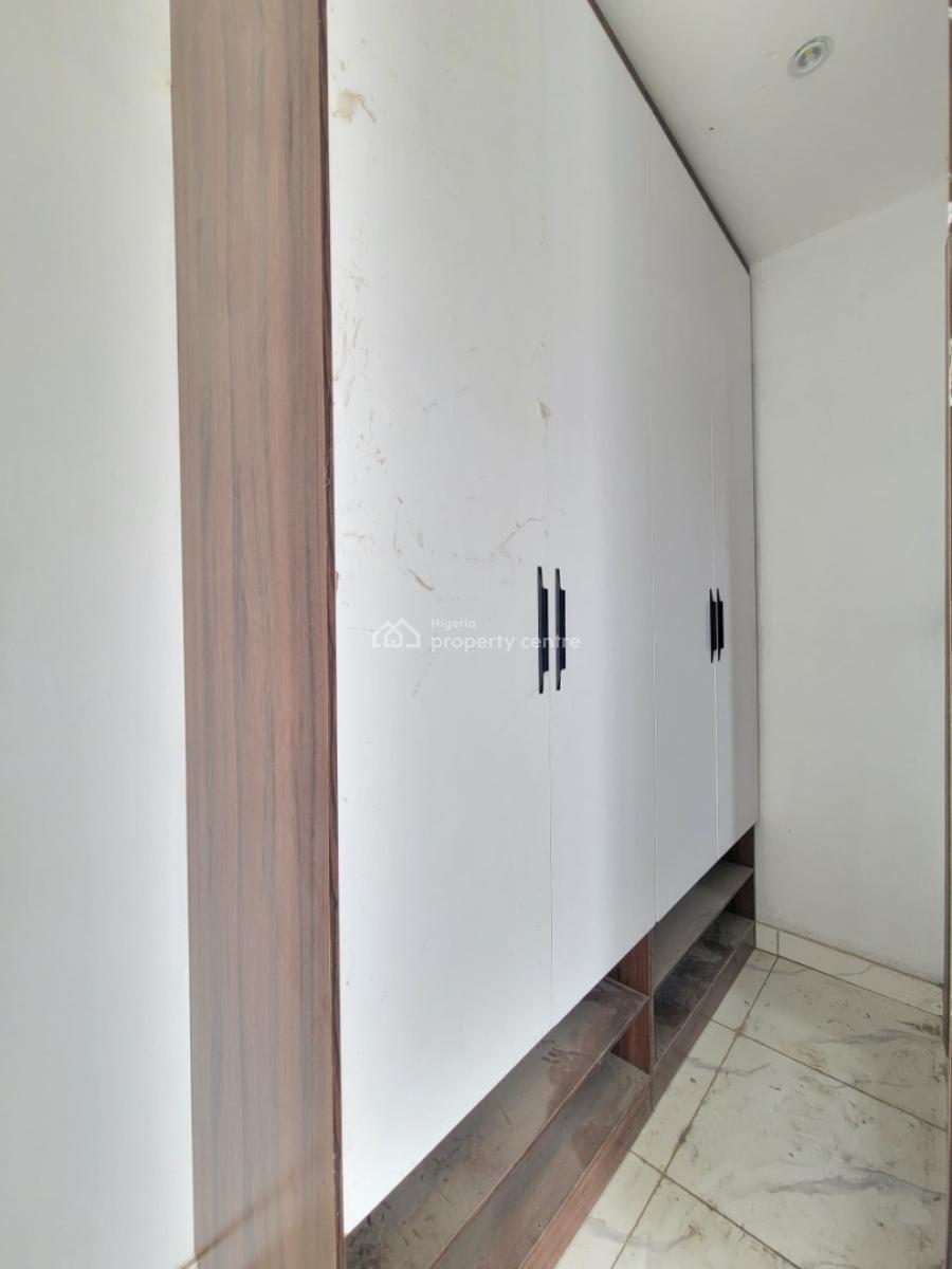 Spacious and Clean 2 Bedroom Apartment, East Estate, Agungi, Lekki, Lagos, Flat / Apartment for Sale