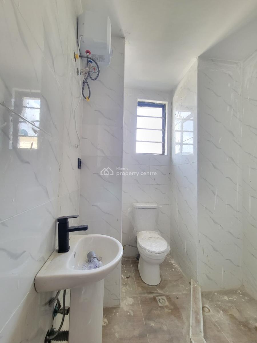 Spacious and Clean 2 Bedroom Apartment, East Estate, Agungi, Lekki, Lagos, Flat / Apartment for Sale