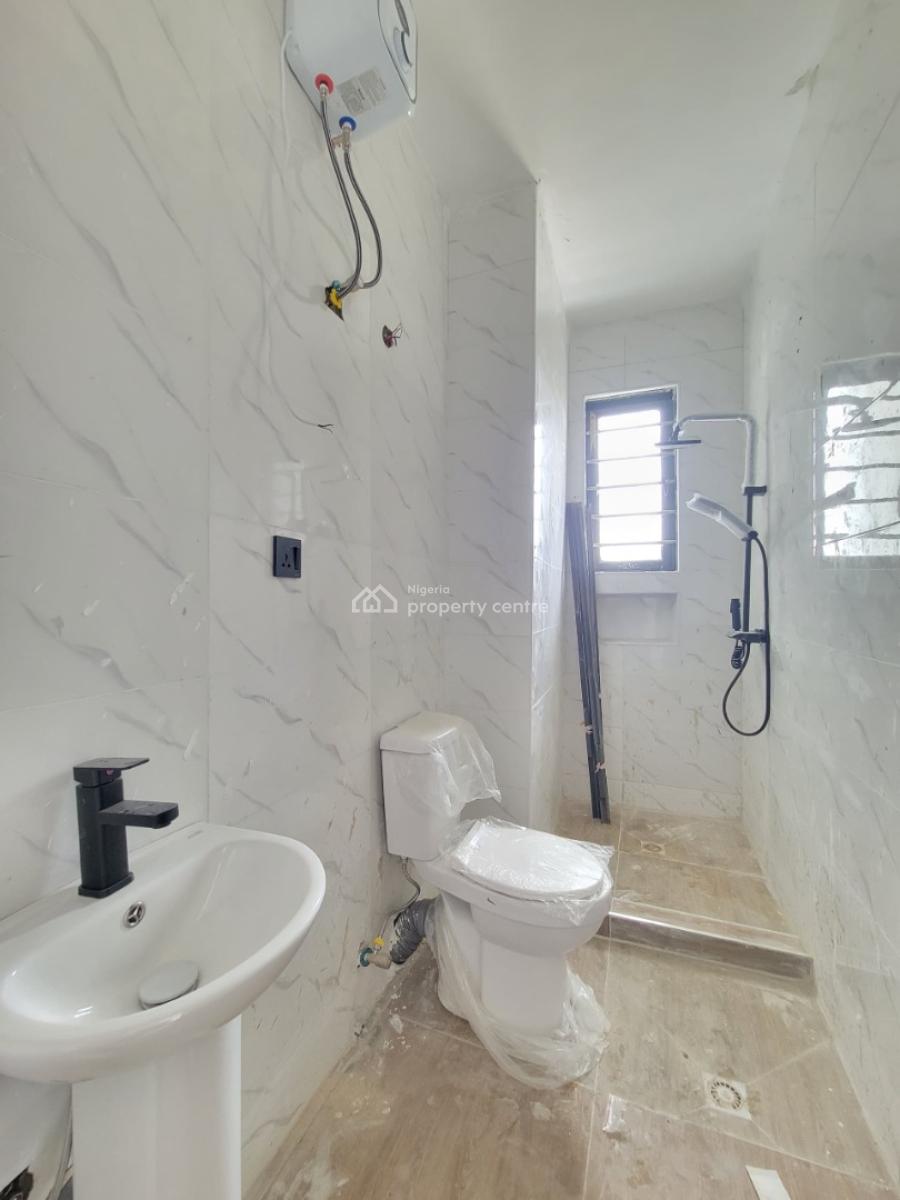 Spacious and Clean 2 Bedroom Apartment, East Estate, Agungi, Lekki, Lagos, Flat / Apartment for Sale