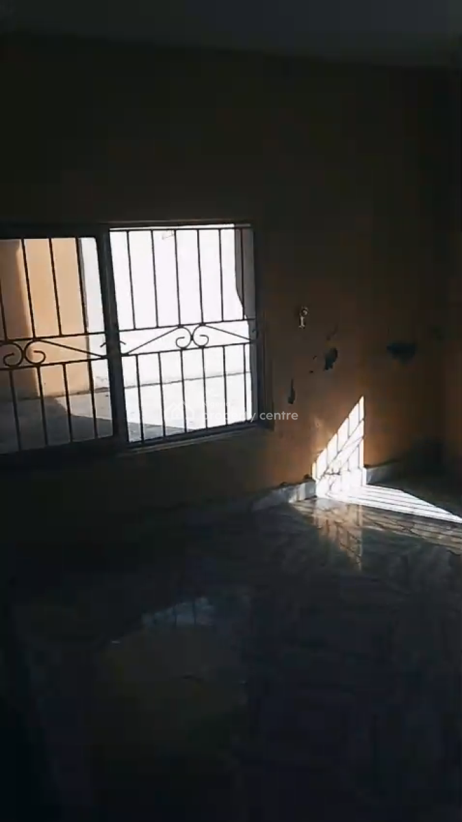 Room Flat Share at Hossanna Estate, Hossana Estate Lagos, Ago Palace, Isolo, Lagos, Self Contain (single Rooms) for Rent