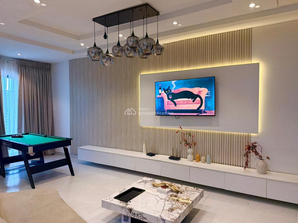 Luxury 2bed with Rooftop Pool,gym & Snooker with a Beautiful View, Lekki Phase 1, Lekki, Lagos, Flat / Apartment Short Let