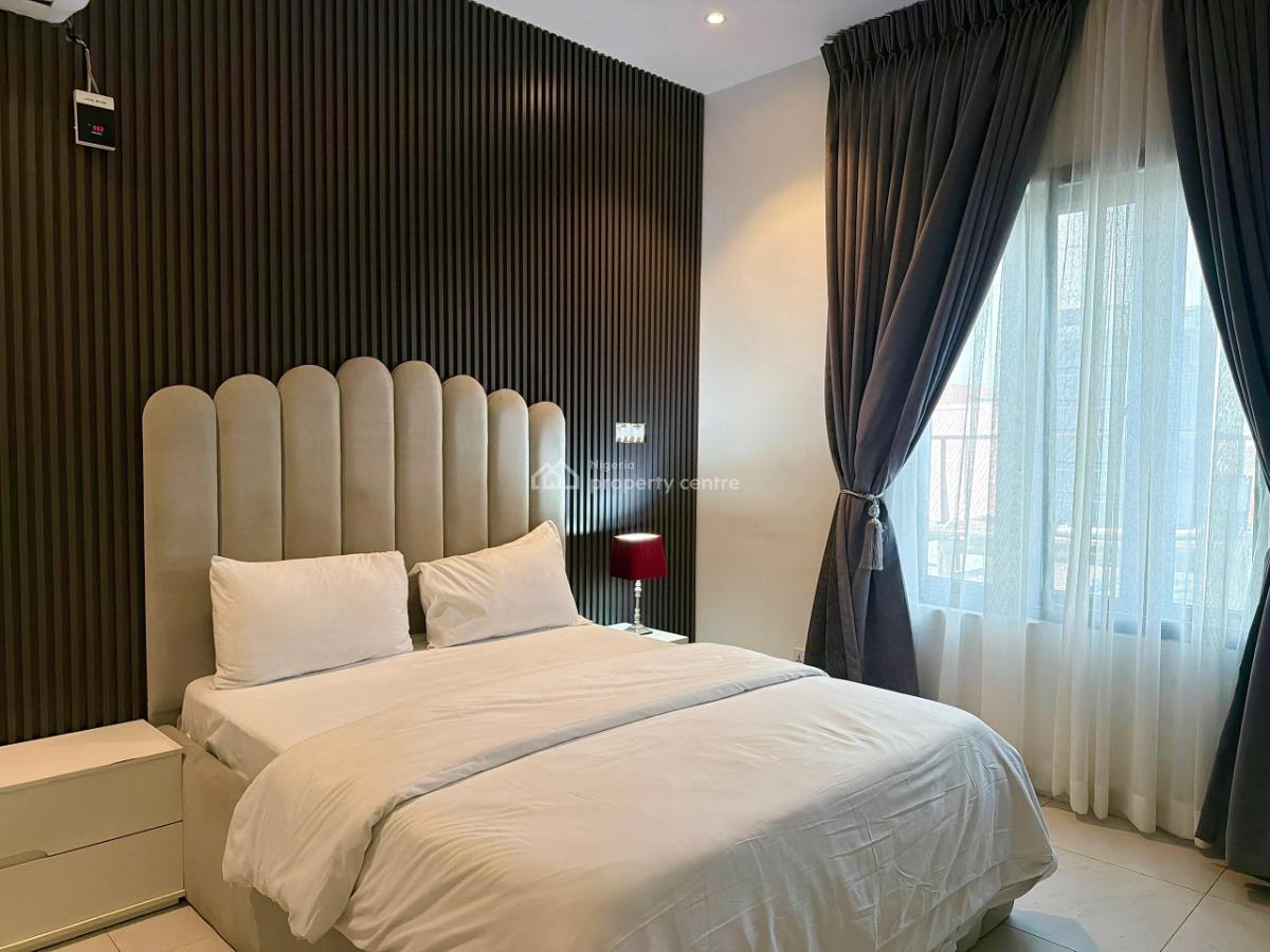 Luxury 2bed with Rooftop Pool,gym & Snooker with a Beautiful View, Lekki Phase 1, Lekki, Lagos, Flat / Apartment Short Let