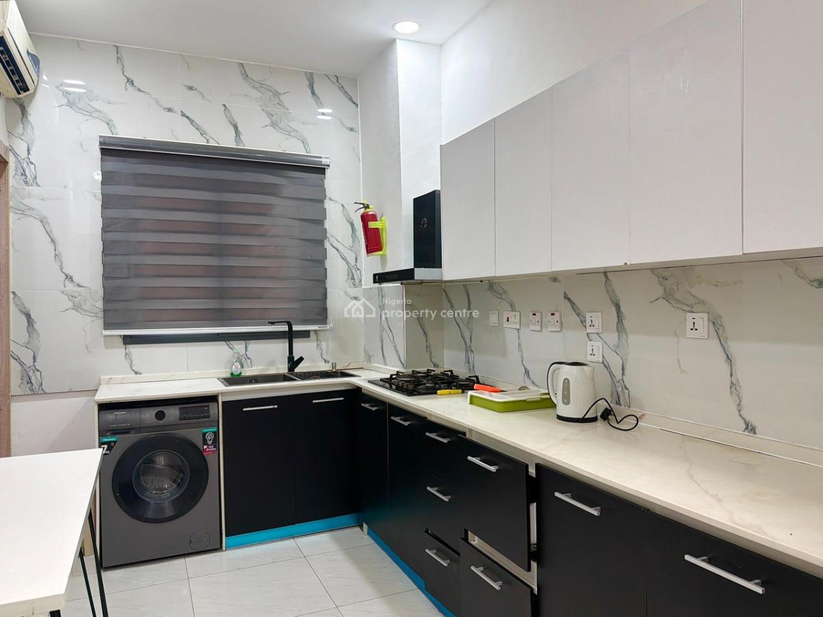 Luxury 2bed with Rooftop Pool,gym & Snooker with a Beautiful View, Lekki Phase 1, Lekki, Lagos, Flat / Apartment Short Let