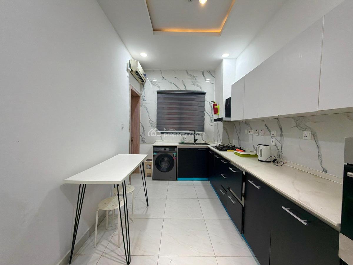 Luxury 2bed with Rooftop Pool,gym & Snooker with a Beautiful View, Lekki Phase 1, Lekki, Lagos, Flat / Apartment Short Let
