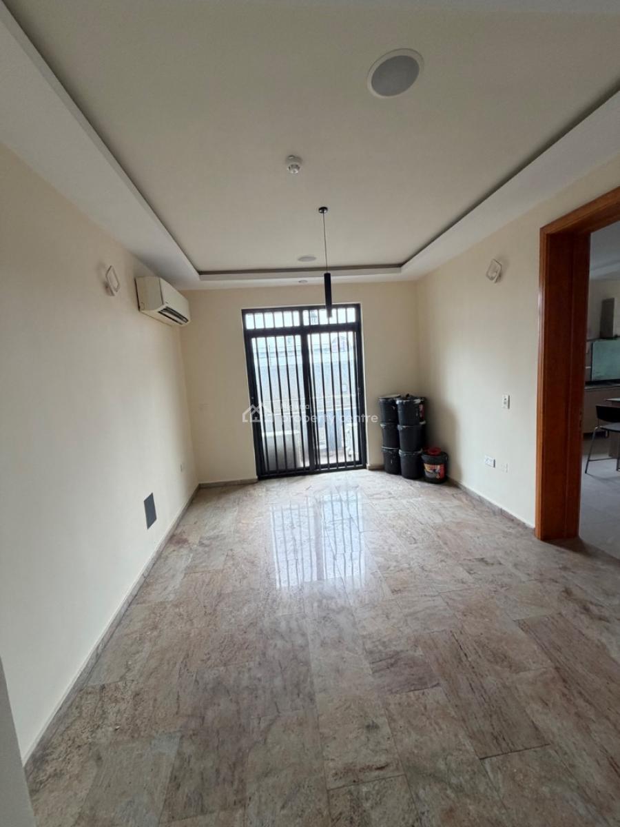 3bedrooms Flat with Bq Pool and Gym, Lekki Phase1, Lekki Phase 1, Lekki, Lagos, Flat / Apartment for Rent