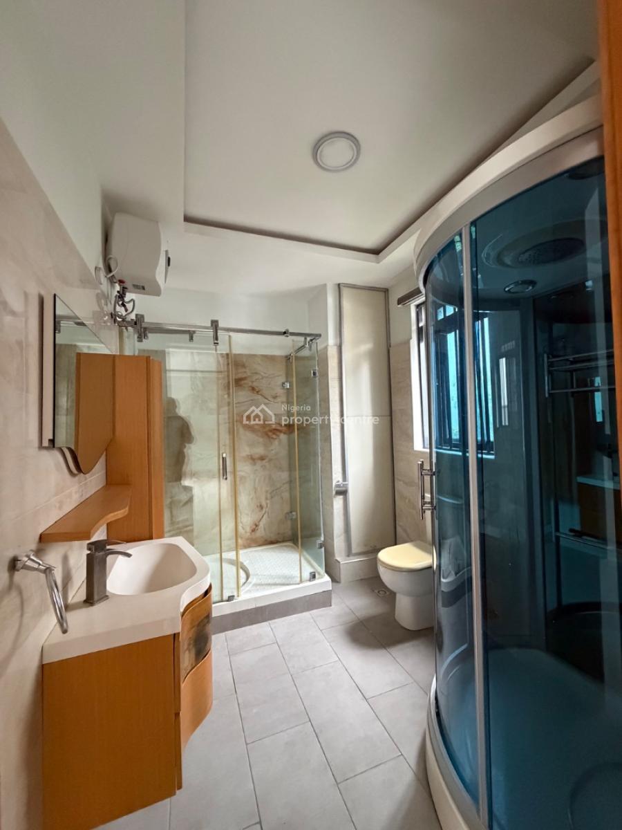 3bedrooms Flat with Bq Pool and Gym, Lekki Phase1, Lekki Phase 1, Lekki, Lagos, Flat / Apartment for Rent