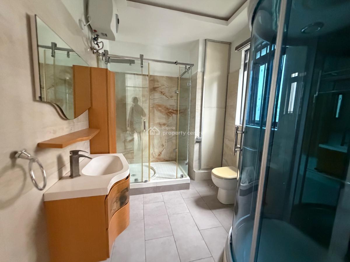 3bedrooms Flat with Bq Pool and Gym, Lekki Phase1, Lekki Phase 1, Lekki, Lagos, Flat / Apartment for Rent