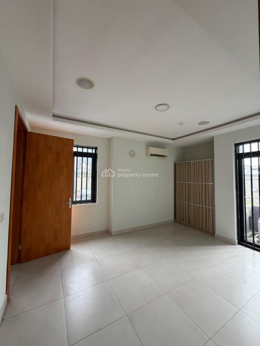 3bedrooms Flat with Bq Pool and Gym, Lekki Phase1, Lekki Phase 1, Lekki, Lagos, Flat / Apartment for Rent