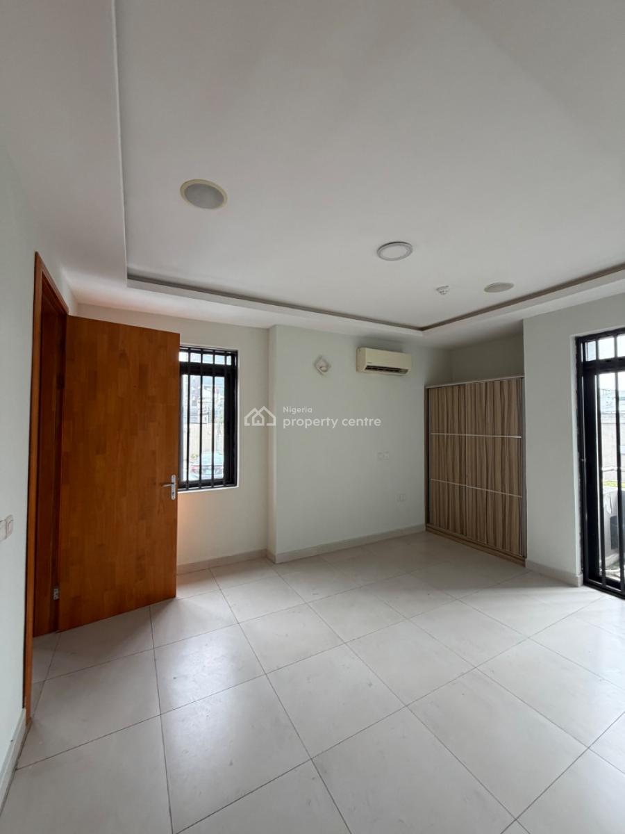 3bedrooms Flat with Bq Pool and Gym, Lekki Phase1, Lekki Phase 1, Lekki, Lagos, Flat / Apartment for Rent