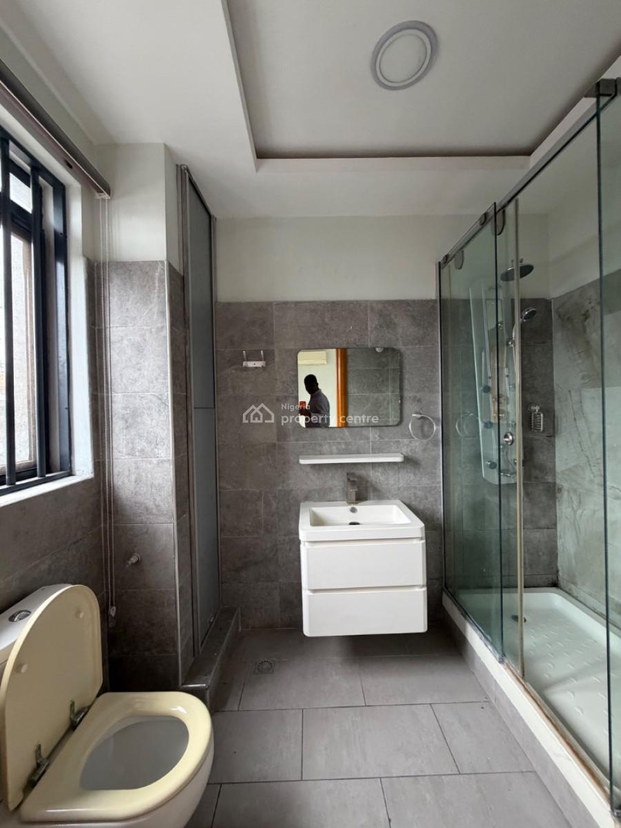 3bedrooms Flat with Bq Pool and Gym, Lekki Phase1, Lekki Phase 1, Lekki, Lagos, Flat / Apartment for Rent