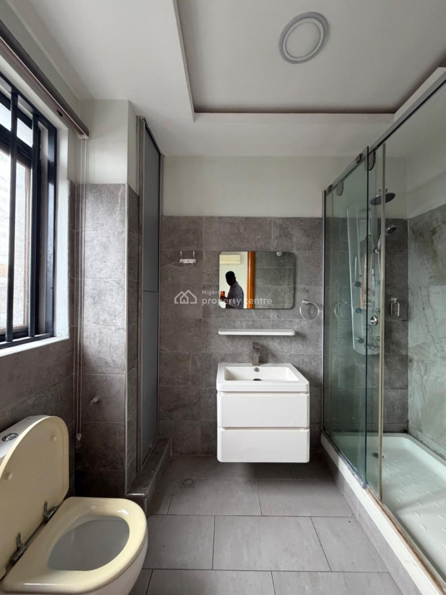3bedrooms Flat with Bq Pool and Gym, Lekki Phase1, Lekki Phase 1, Lekki, Lagos, Flat / Apartment for Rent