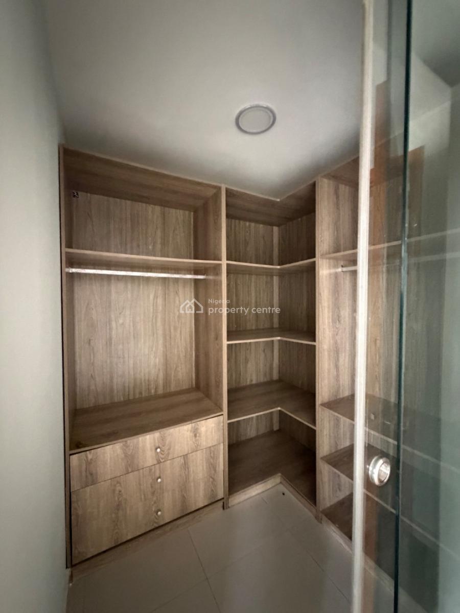 3bedrooms Flat with Bq Pool and Gym, Lekki Phase1, Lekki Phase 1, Lekki, Lagos, Flat / Apartment for Rent