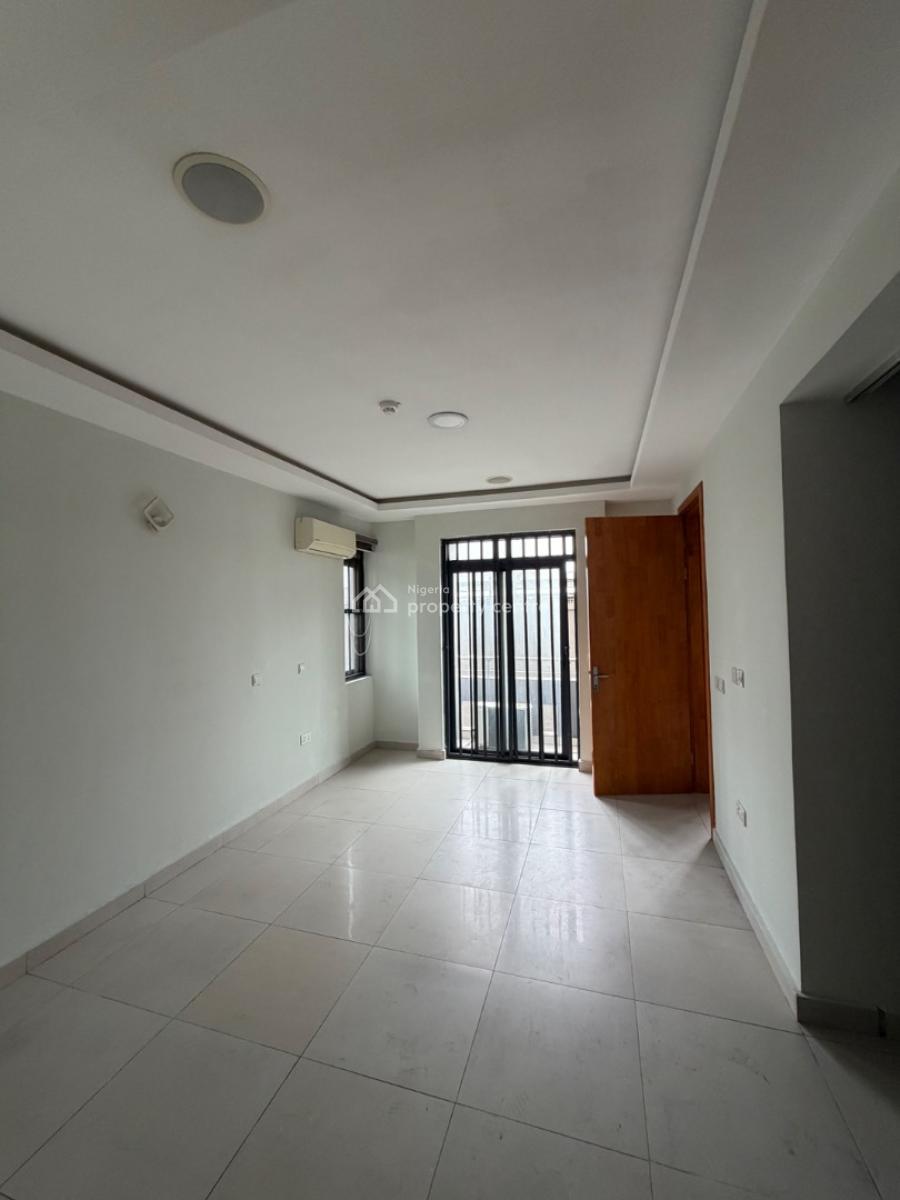 3bedrooms Flat with Bq Pool and Gym, Lekki Phase1, Lekki Phase 1, Lekki, Lagos, Flat / Apartment for Rent
