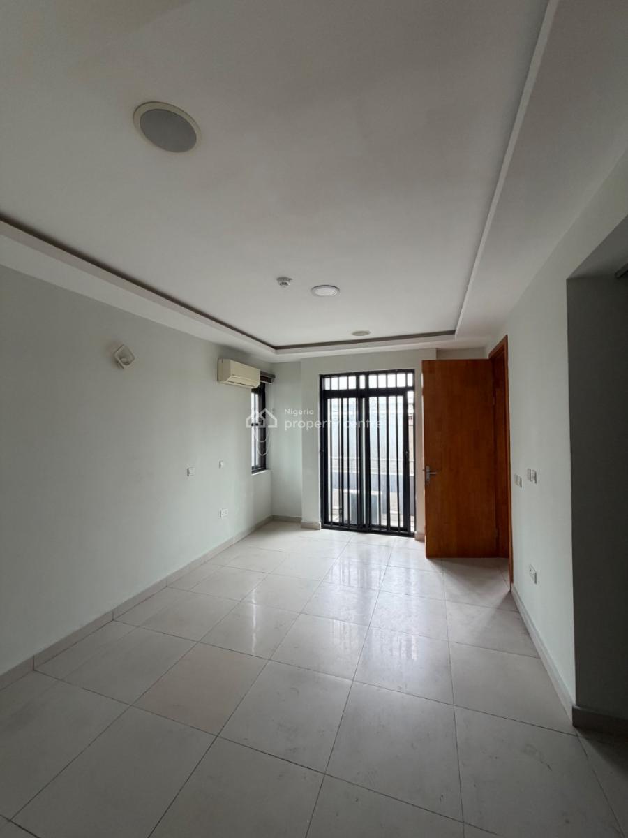 3bedrooms Flat with Bq Pool and Gym, Lekki Phase1, Lekki Phase 1, Lekki, Lagos, Flat / Apartment for Rent